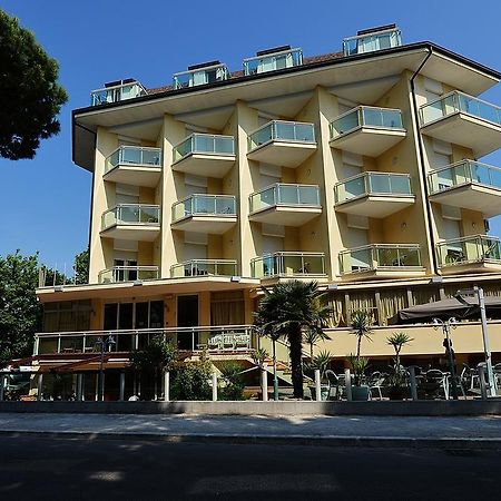 Hotel Bamar Pinarella Kültér fotó