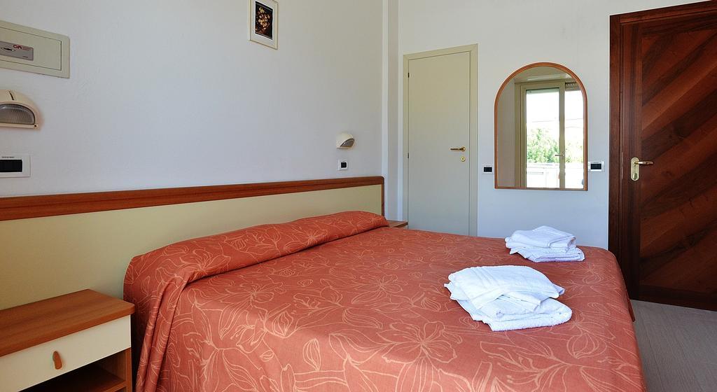 Hotel Bamar Pinarella Kültér fotó