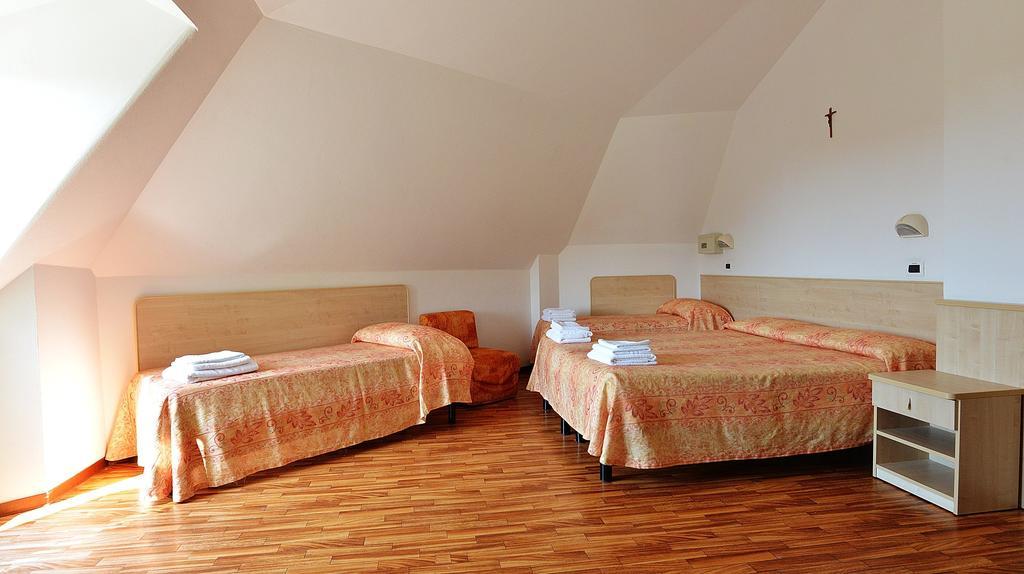 Hotel Bamar Pinarella Kültér fotó