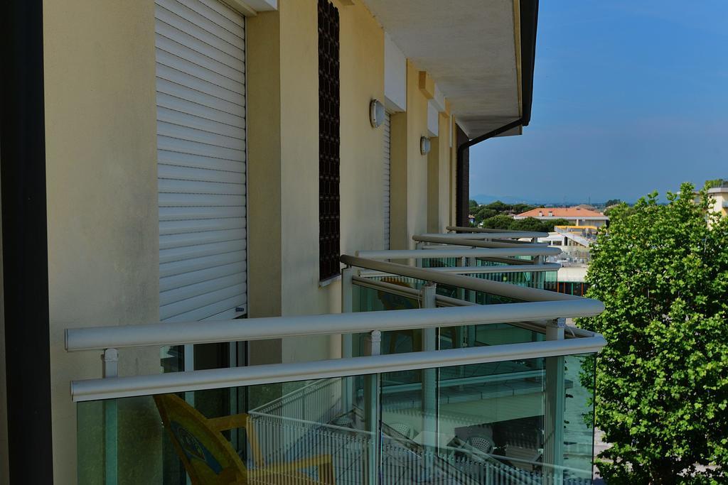 Hotel Bamar Pinarella Kültér fotó