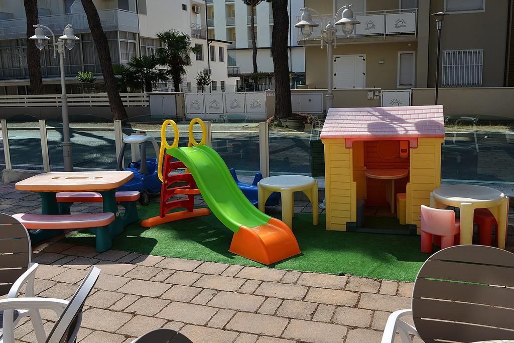 Hotel Bamar Pinarella Kültér fotó
