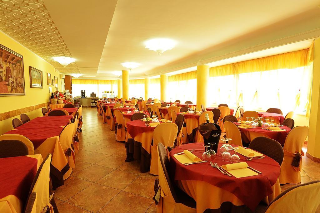 Hotel Bamar Pinarella Kültér fotó