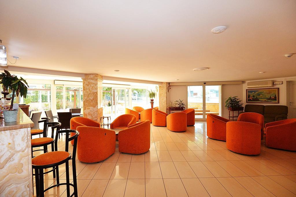Hotel Bamar Pinarella Kültér fotó