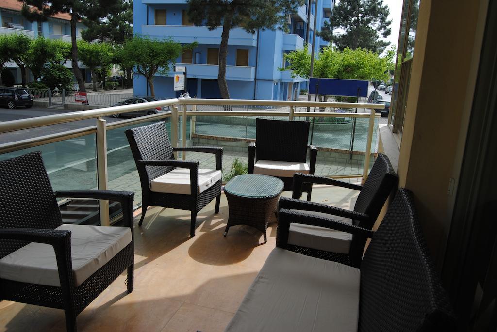 Hotel Bamar Pinarella Kültér fotó